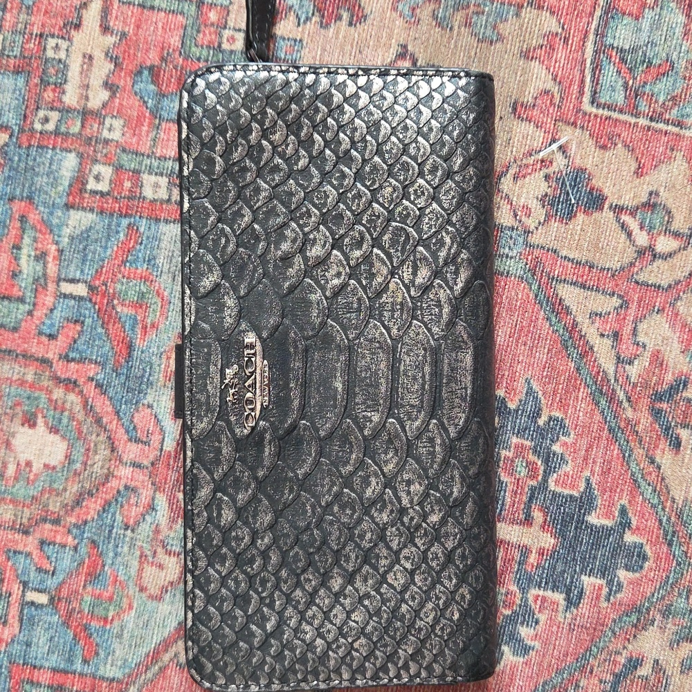EUC Coach Zip Around Leather Embossed Wallet Color Black/ Silver.